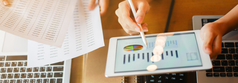 تحليلات التعلم في تحسين برامج التدريب