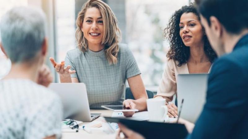 أهمية الذكاء العاطفي في عالم الأعمال