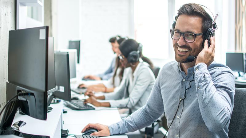 استخدام الذكاء العاطفي لبناء علاقات بين الموظفين والعملاء