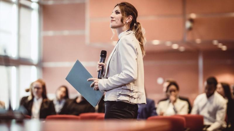 3 خطوات لتطوير مهارات التحدث أمام العامة