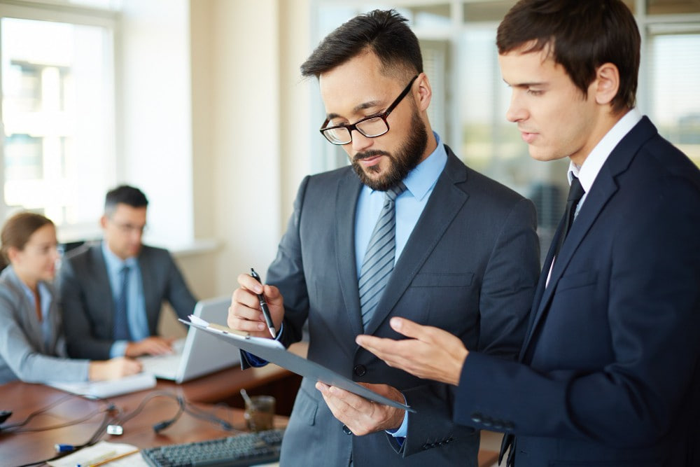 تعيين مستشار الأعمال
