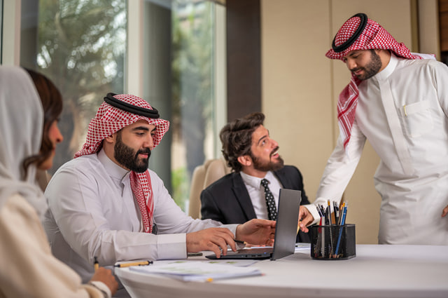 يعبِّر المستشارون عن المخاطر المحتملة للعملاء بصراحة