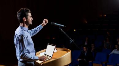 أنواع مهارات التحدث أمام الجمهور وطرق تحسينها