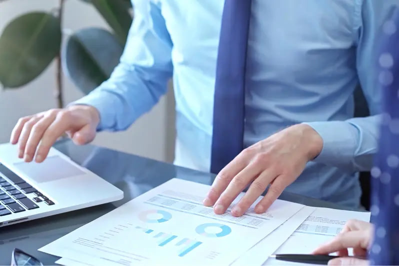 تدقيق العمليات وتحسينها بانتظام