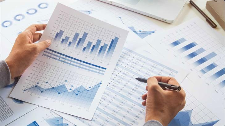 جمع التغذية الراجعة من العملاء وتحليلها