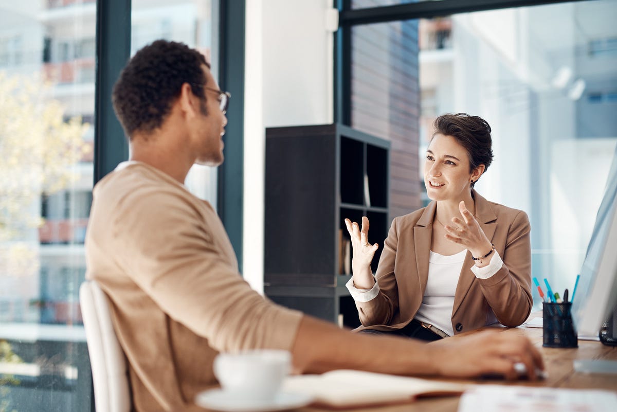 كيف يعزز الكوتشينغ أداء مقدمي البرامج الحوارية؟ 