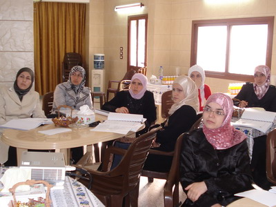 سوريا - الحقة 2009: دورة صناعة الطفل المبدع للمدربة ضحى فتاحي في مدينة الحفة 