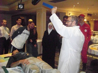 المتدرب محمد الحمصي في عملية زرع الصفات المحمودة 