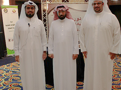 الاستاذ الفاضل فراج الفراج (في الوسط)  من المملكة العربية السعودية مع المدرب  حسين حبيب السيد والمدرب محمد علي مراد (يميناً)