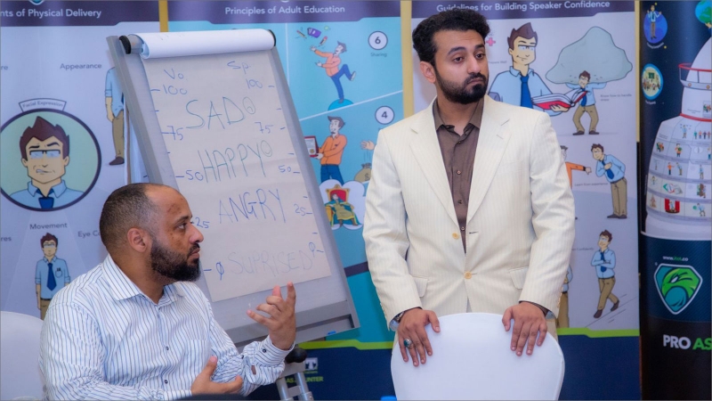 Course topics explanation - the expert trainer Majed during the explanation and presentation
