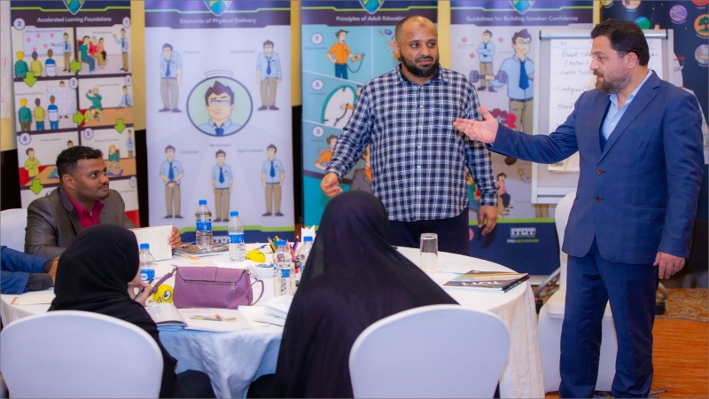 Dr. Mohammed with the trainer Zaki during the explanation and presentation 