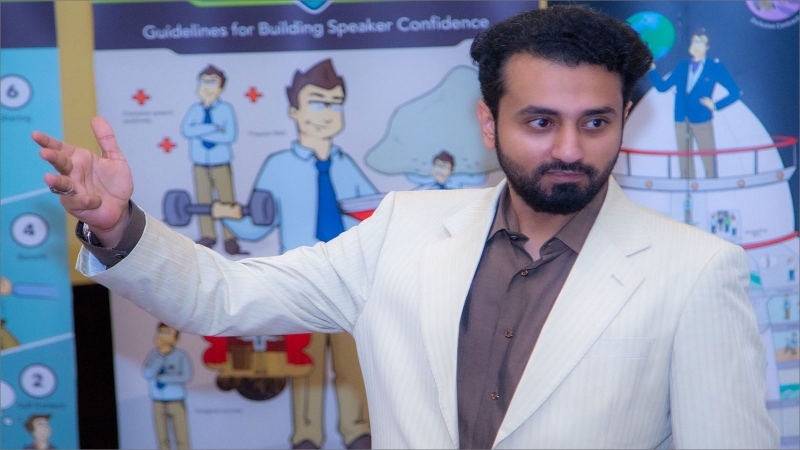 Course topics explanation - the expert trainer Majed during the explanation and presentation