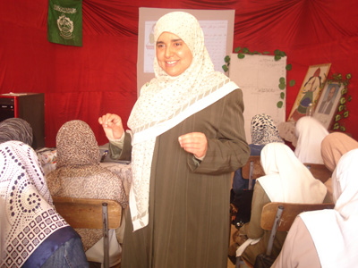 الجزائر-أم البواقي: اختتام الجولة التدريبية للمدربة عائشة لزنك برابع أمسياتها "مهارات التفوق الدراسي"