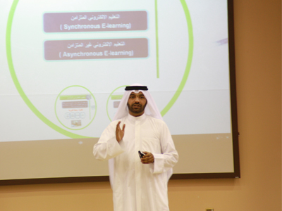 الكويت - الدسمة: محاضرة للمدرب طلال المغربي حول أنظمة التعليم الإلكتروني