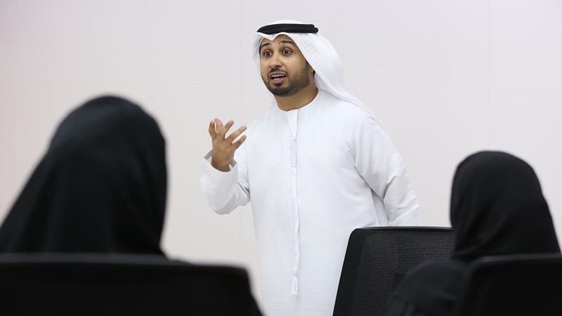 المدرب أول فيصل بن حريز ومشاركة فعّالة ضمن جلسات التدريب التي تنظمها نادي دبي للصحافة 