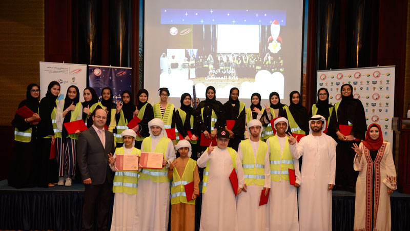 مركبة الطلاب الفائزين بجائزة حمدان بن راشد آل مكتوم للأداء التعليمي المتميز تنطلق من دبي