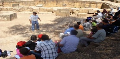 الجزائر – تيبازا: ورشة  لغة الجسد أسرار وألغاز للمدرب صلاح في مخيم تدريبي بالمحمية الأثرية والطبيعية
