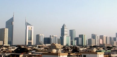 الإمارات - دبي: دورات مستمرة تساعد المرأة العاملة في القطاع العام على توجيه مسارها المهني سريعاً إلى مواقع المسؤولية من خلال تعزيز مهارات القيادة 