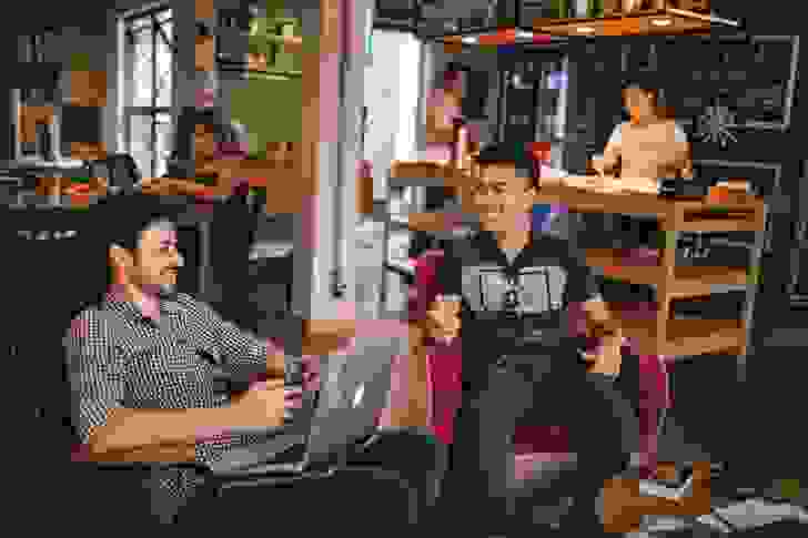 أصدقاؤنا القدامى الأكبر منا سناً أصدقاؤنا القدامى الأكبر منا سناً